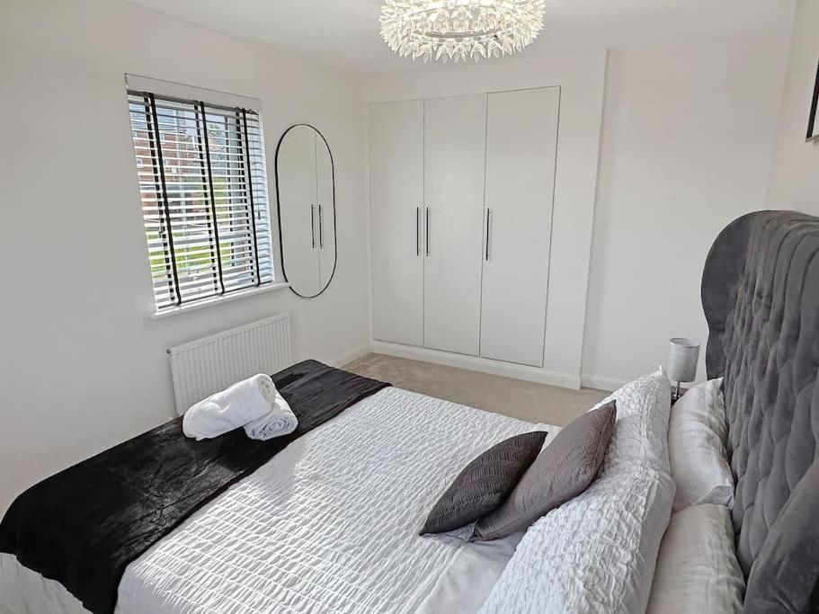 Sheffield Detached Charming 4bd Villa *