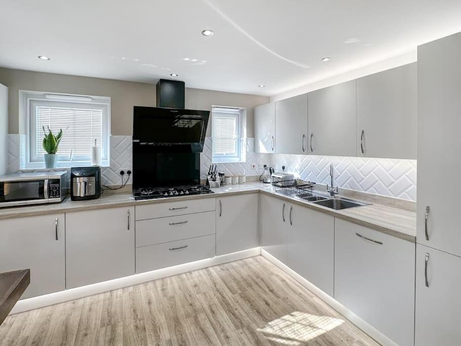 Sheffield Detached Charming 4bd Villa *